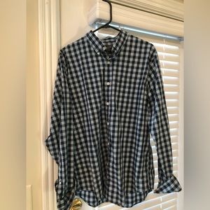 Men’s long sleeve button down GREAT condition.